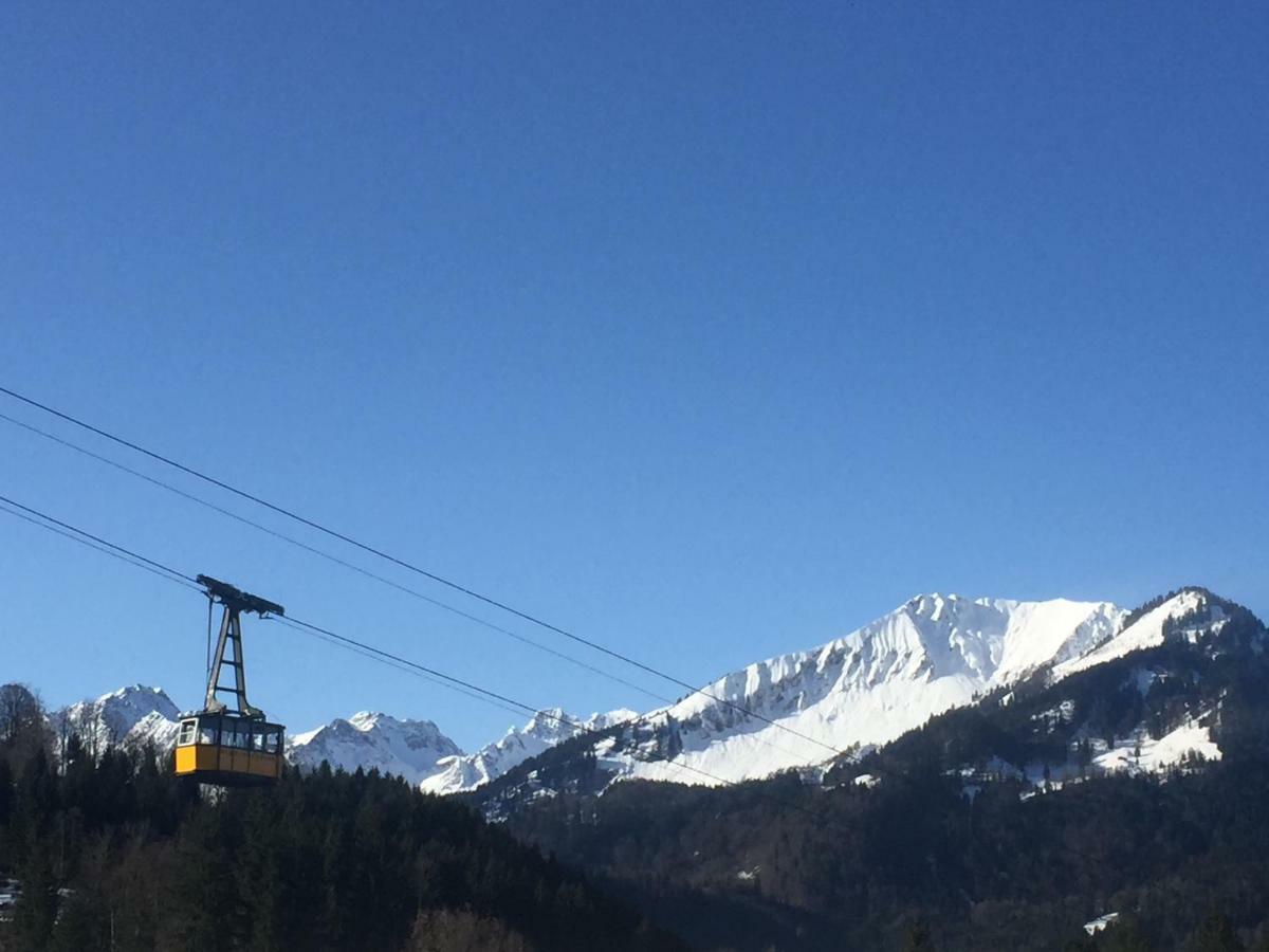 Familienzimmer mit Bergblick und Gemeinschaftsbad